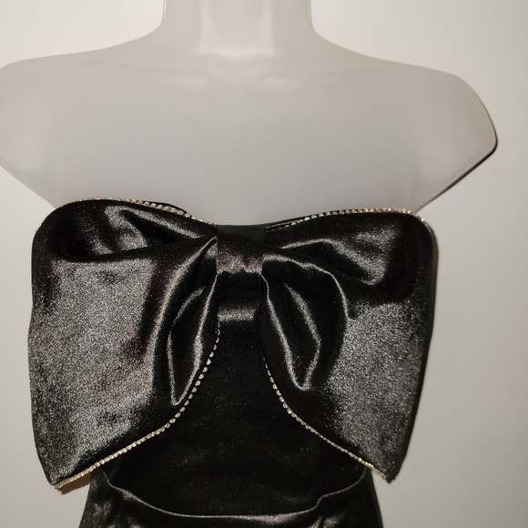 NWT Windsor Size L Satin Dress with Statement Bow - Picture 4 of 9